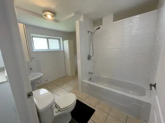 3 1/2 renovate near Cartier metro, Laval - Photo 2