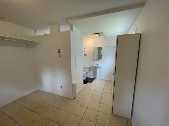 3 1/2 renovate near Cartier metro, Laval - Photo 3