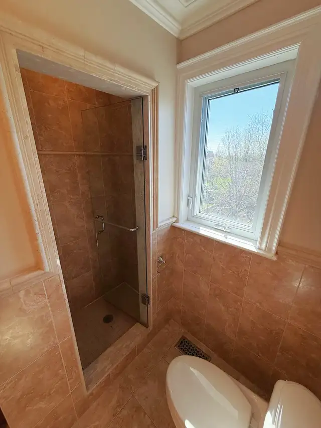 Room for rent near subway and Yorkdale (Female Only) - Photo 4