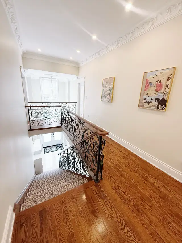 Room for rent near subway and Yorkdale (Female Only) - Photo 6