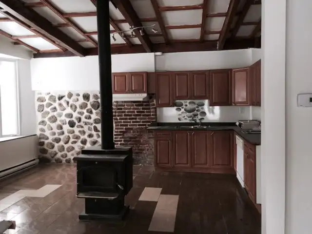 5 1/2 Cozy house renov., near waterfront, gararg, fireplace... - Photo 2