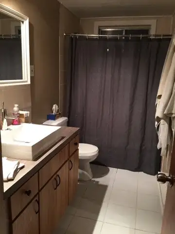 4 1/2  Renov. in duplex, parking, backyard, pet friendly, metro. - Photo 2