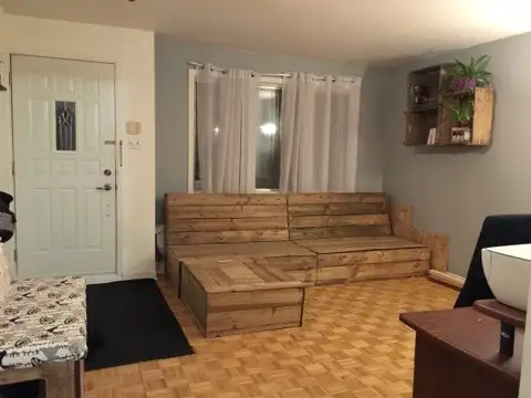 4 1/2  Renov. in duplex, parking, backyard, pet friendly, metro. - Photo 3