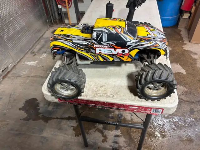 Traxxas REVO nitro RC truck - Photo 2