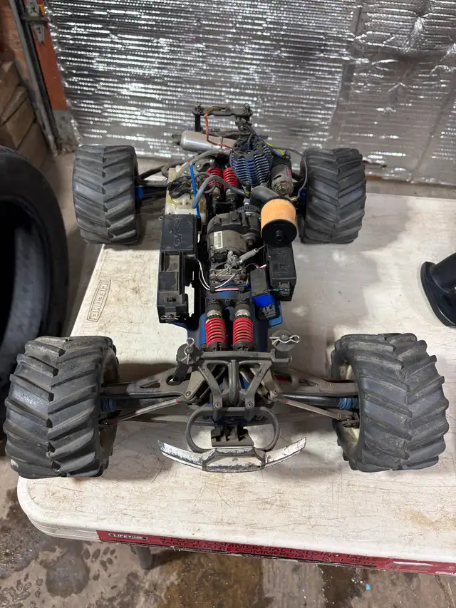 Traxxas REVO nitro RC truck - Photo 3