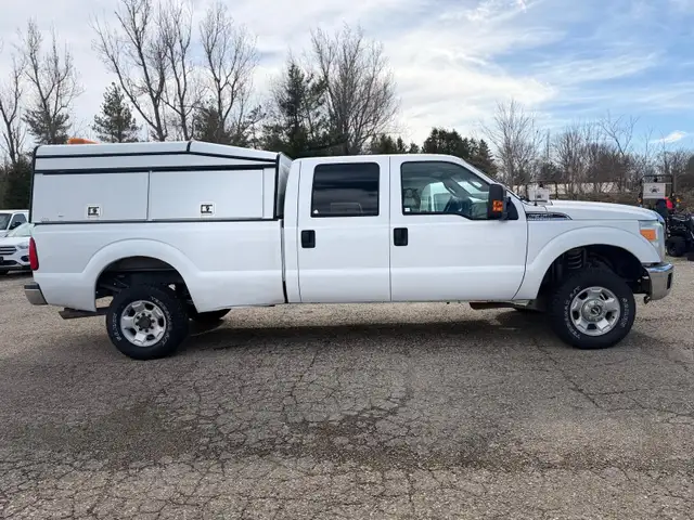 2012 Ford Super Duty F-350 SRW 8Ft Box, 4x4 - Photo 2