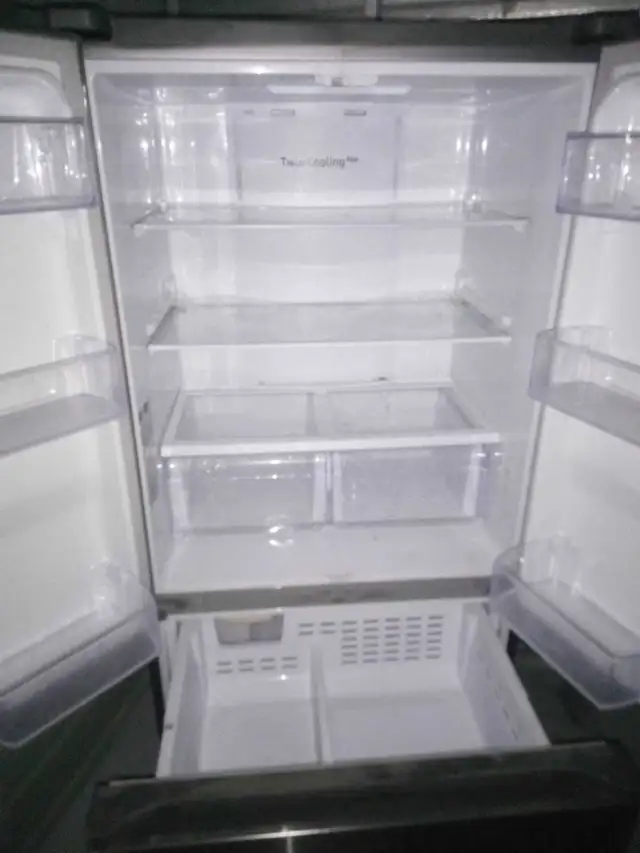 Refrigerator - Photo 2