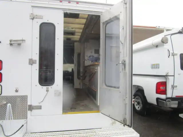 Ford E-450 Cutaway E-450 Super Duty 110 v chauffage isolation ca - Photo 44