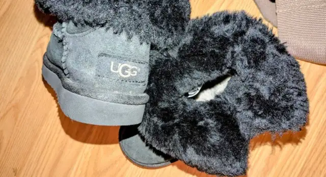 Girls size 9 UGG boots - Photo 4