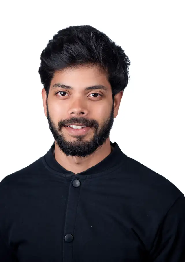 PROFESSIONAL STUDIO HEADSHOT SESSION - Photo 2