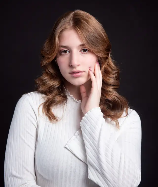 PROFESSIONAL STUDIO HEADSHOT SESSION - Photo 7