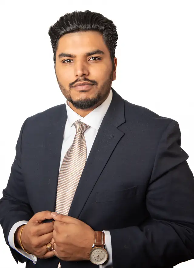 PROFESSIONAL STUDIO HEADSHOT SESSION - Photo 8