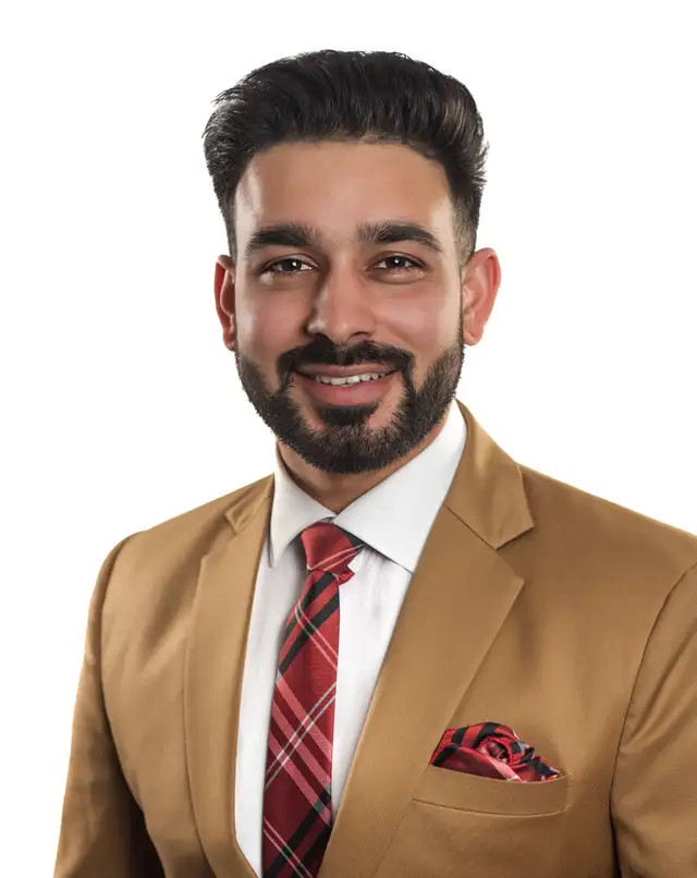 PROFESSIONAL STUDIO HEADSHOT SESSION - Photo 10