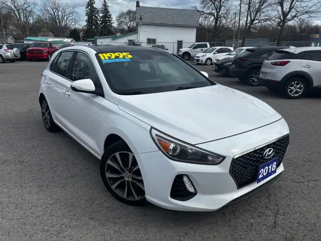 2018 Hyundai Elantra GT GLS, Panoramic Roof, Back-Up-Camera, Pus