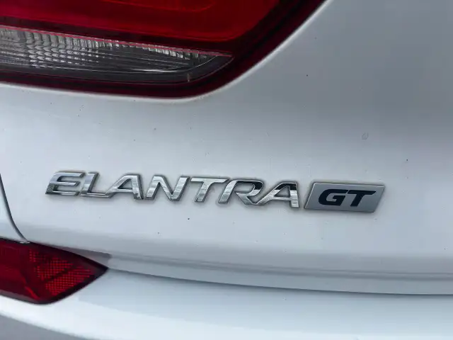2018 Hyundai Elantra GT GLS, Panoramic Roof, Back-Up-Camera, Pus - Photo 7