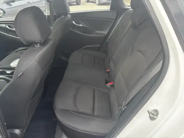 2018 Hyundai Elantra GT GLS, Panoramic Roof, Back-Up-Camera, Pus - Photo 8