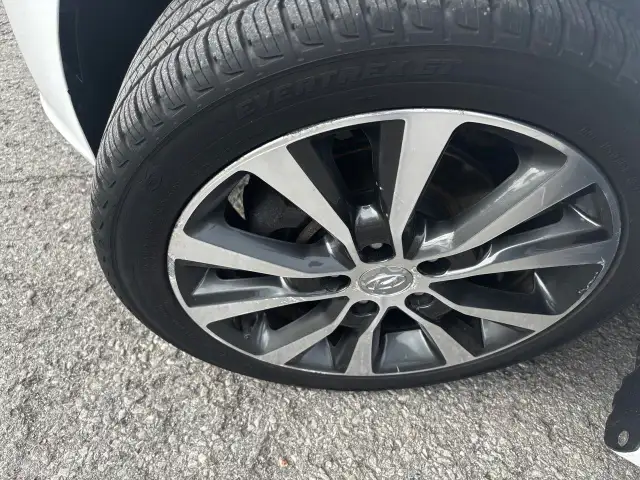 2018 Hyundai Elantra GT GLS, Panoramic Roof, Back-Up-Camera, Pus - Photo 10