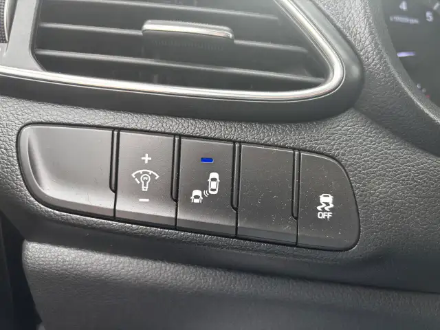 2018 Hyundai Elantra GT GLS, Panoramic Roof, Back-Up-Camera, Pus - Photo 14