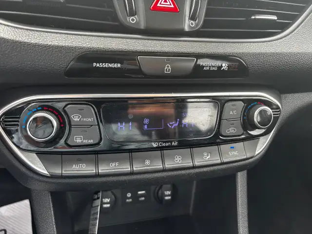 2018 Hyundai Elantra GT GLS, Panoramic Roof, Back-Up-Camera, Pus - Photo 16