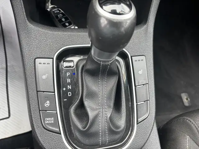 2018 Hyundai Elantra GT GLS, Panoramic Roof, Back-Up-Camera, Pus - Photo 17