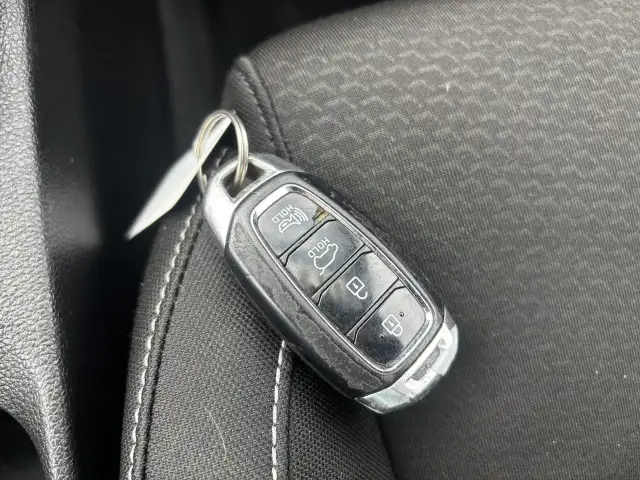 2018 Hyundai Elantra GT GLS, Panoramic Roof, Back-Up-Camera, Pus - Photo 19