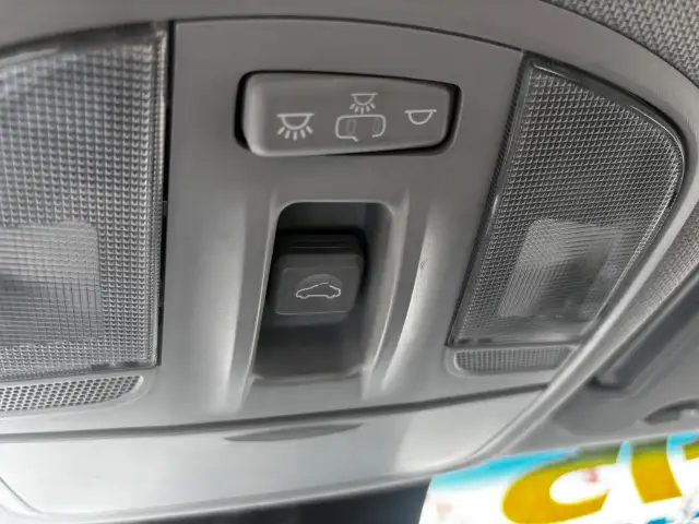 2018 Hyundai Elantra GT GLS, Panoramic Roof, Back-Up-Camera, Pus - Photo 24