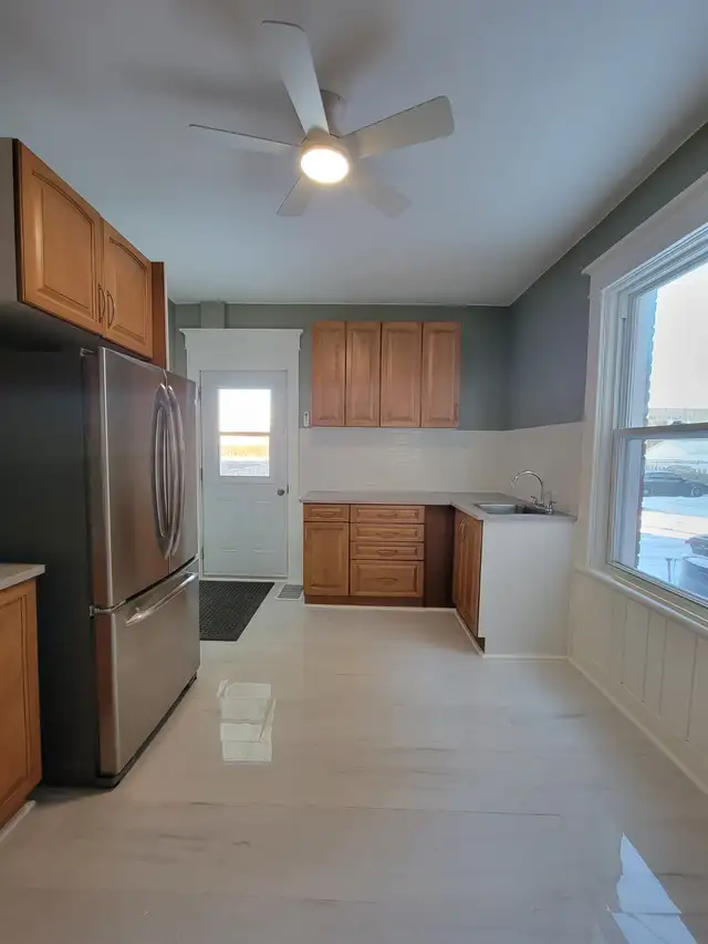 Three Bedroom Home for Rent - Downtown Cornwall - Photo 2