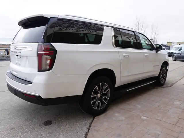 2023 Chevrolet Suburban LT 4WD - 8 PASS - HTD LEATHER - Photo 9