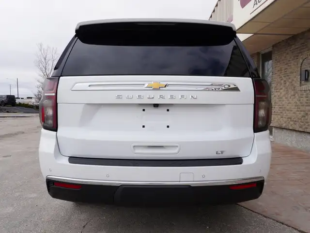 2023 Chevrolet Suburban LT 4WD - 8 PASS - HTD LEATHER - Photo 11
