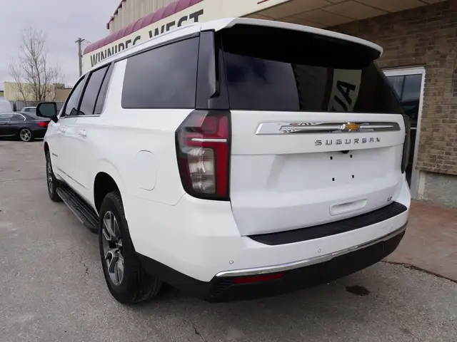 2023 Chevrolet Suburban LT 4WD - 8 PASS - HTD LEATHER - Photo 12