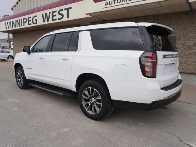 2023 Chevrolet Suburban LT 4WD - 8 PASS - HTD LEATHER - Photo 13