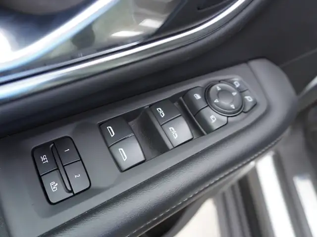 2023 Chevrolet Suburban LT 4WD - 8 PASS - HTD LEATHER - Photo 17