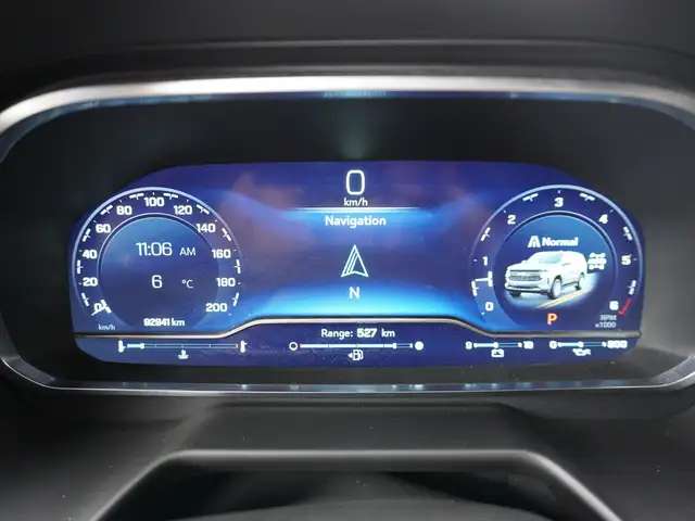 2023 Chevrolet Suburban LT 4WD - 8 PASS - HTD LEATHER - Photo 22