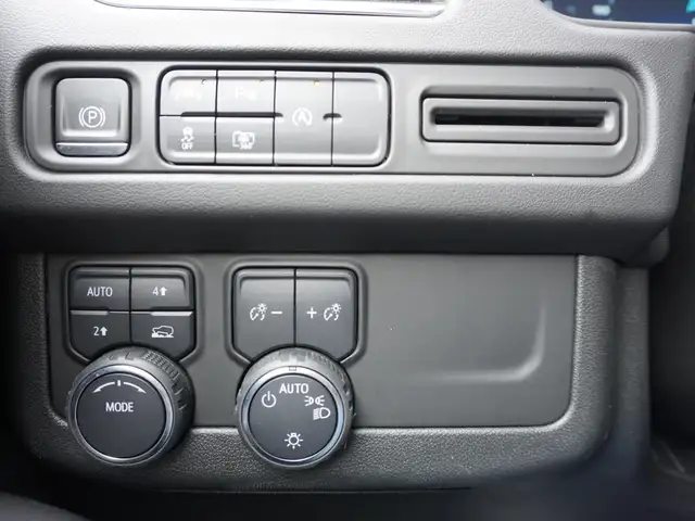 2023 Chevrolet Suburban LT 4WD - 8 PASS - HTD LEATHER - Photo 23