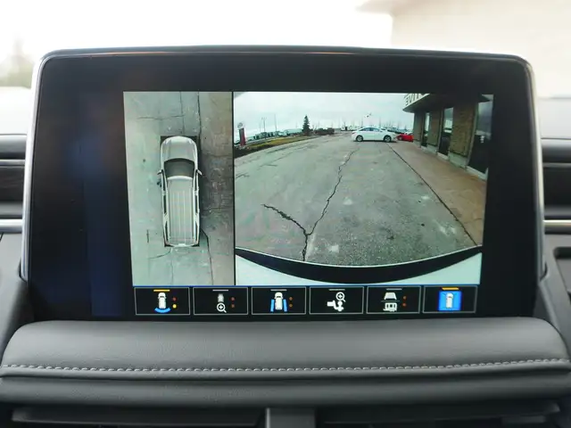 2023 Chevrolet Suburban LT 4WD - 8 PASS - HTD LEATHER - Photo 30