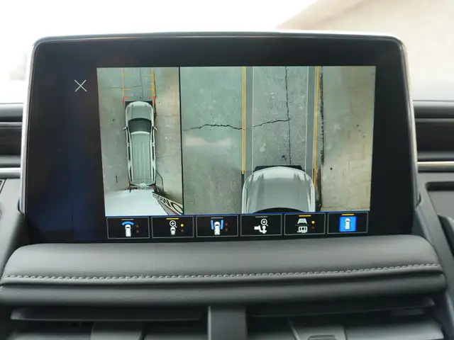 2023 Chevrolet Suburban LT 4WD - 8 PASS - HTD LEATHER - Photo 31