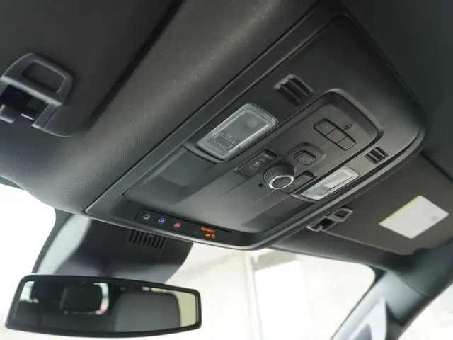 2023 Chevrolet Suburban LT 4WD - 8 PASS - HTD LEATHER - Photo 32