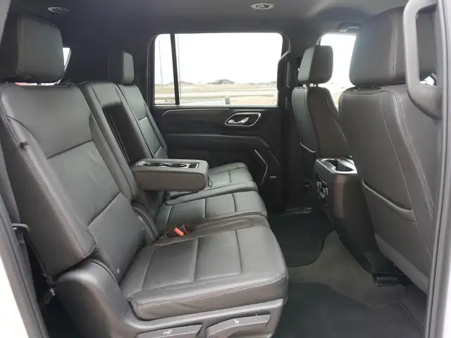 2023 Chevrolet Suburban LT 4WD - 8 PASS - HTD LEATHER - Photo 38