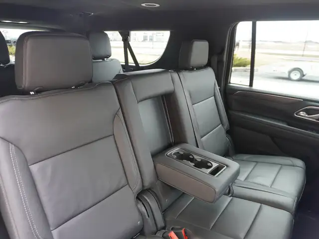 2023 Chevrolet Suburban LT 4WD - 8 PASS - HTD LEATHER - Photo 39
