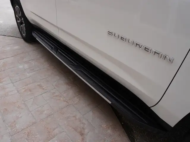 2023 Chevrolet Suburban LT 4WD - 8 PASS - HTD LEATHER - Photo 43