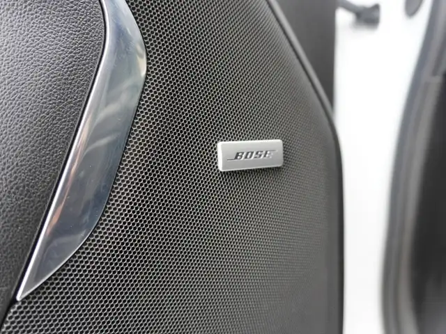 2023 Chevrolet Suburban LT 4WD - 8 PASS - HTD LEATHER - Photo 45