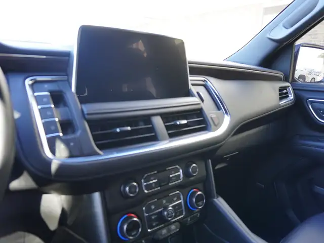 2024 Chevrolet Suburban 4WD LT - 7 Passenger - DURAMAX DIESEL - Photo 21