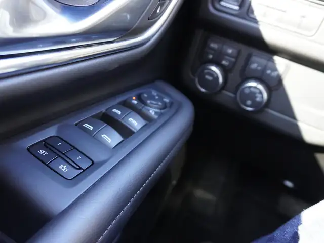 2024 Chevrolet Suburban 4WD LT - 7 Passenger - DURAMAX DIESEL - Photo 32