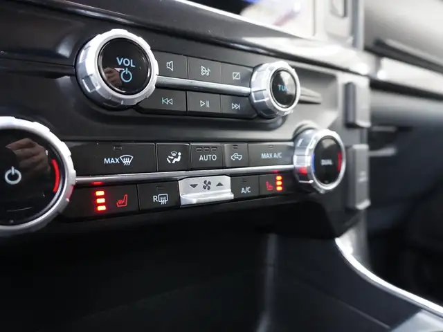 2023 Ford F-150 XLT PREMIUM BUCKETS & CONSOLE AND 5.0L COYOTE! - Photo 38