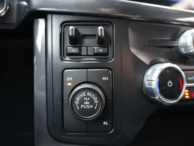 2023 Ford F-150 XLT PREMIUM BUCKETS & CONSOLE AND 5.0L COYOTE! - Photo 39