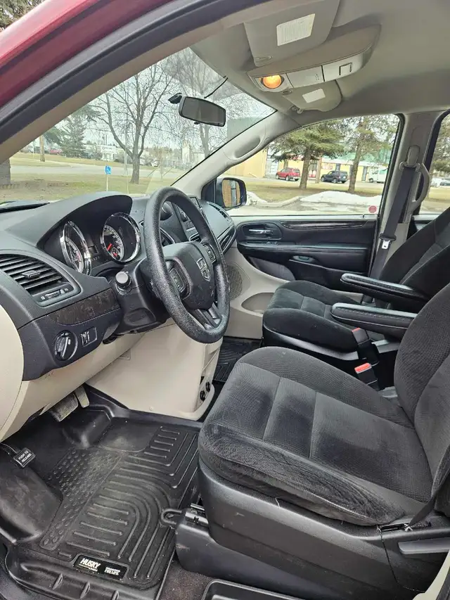 2016 Dodge Grand Caravan SE 'LOW KM'S' - Photo 5