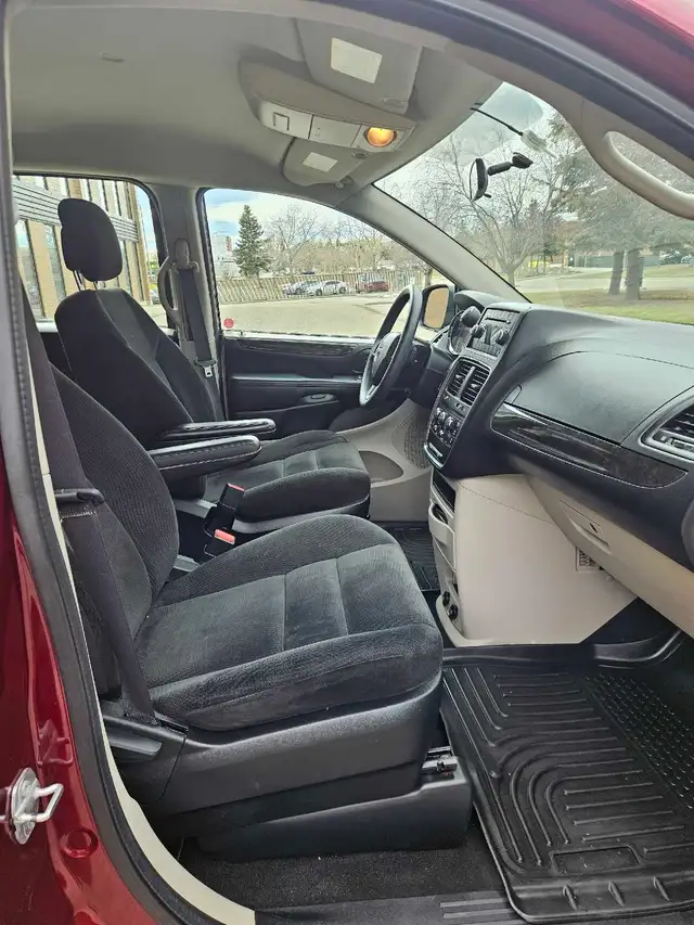 2016 Dodge Grand Caravan SE 'LOW KM'S' - Photo 7