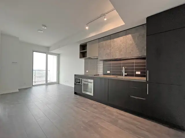 Vaughan TTC Subway - 1 bed condo with unobstructed views - Photo 2