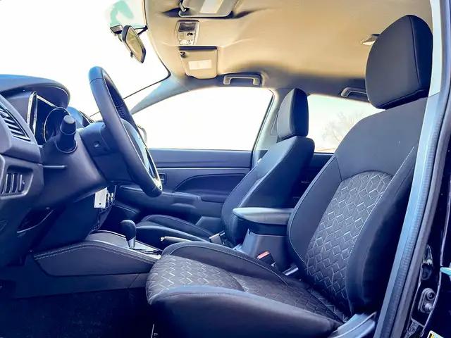 2024 Mitsubishi RVR SE - (Only 2,800KM!) - Photo 9