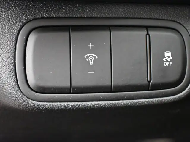 2022 Hyundai Venue Essential One Owner!, Heated Seats, Apple/And - Photo 5